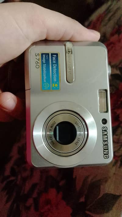 Samsung Digital Camera  along with charger