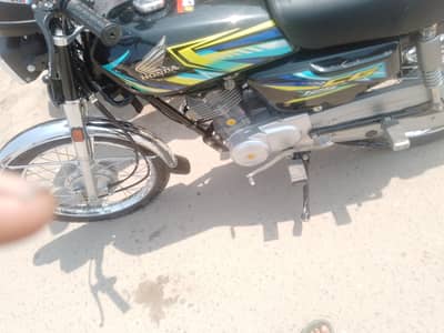 HONDA 125         2013 MODEL.        BLACK COLOR
