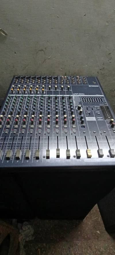 Yamaha powered mixer