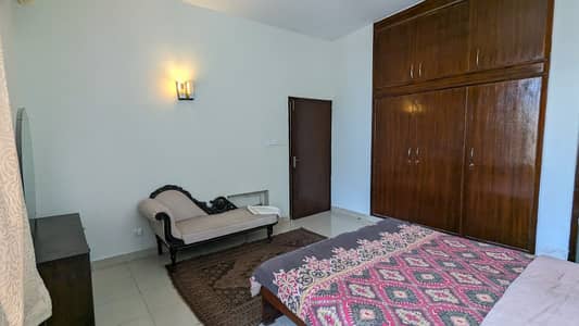 FOR RENT Fully Furnished ONE Bed with Lounge Single Female & Foreigner F_7/1