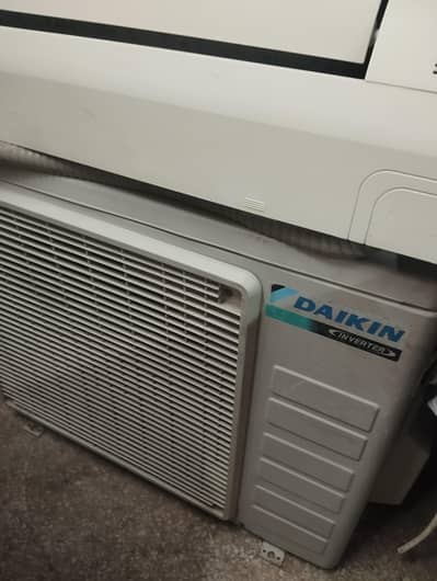 1 ton Daikin inverter ac
