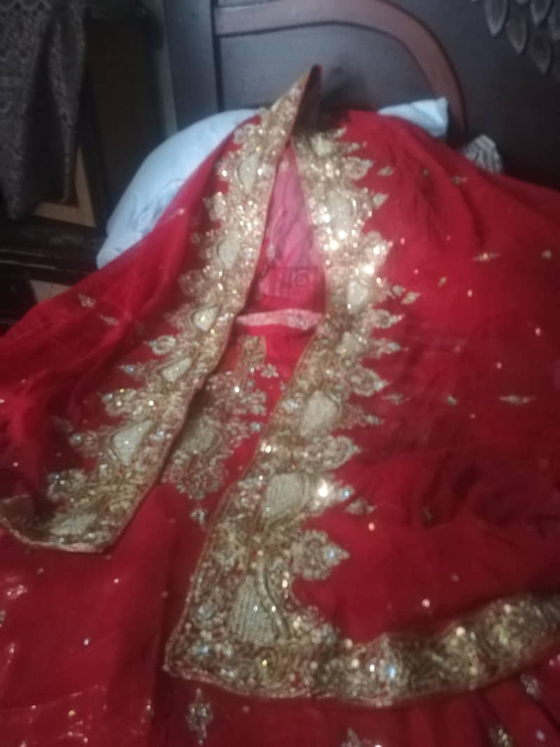 خوبصورت برائیڈل لہنگا سیل کے لیے 2
