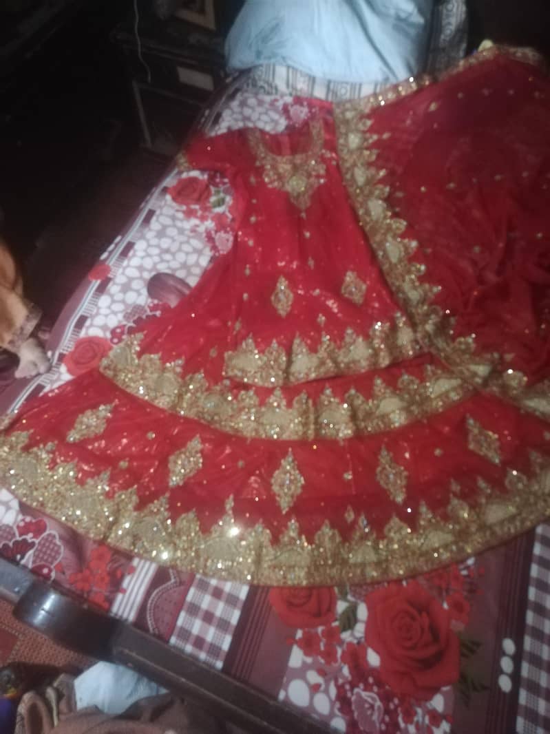 خوبصورت برائیڈل لہنگا سیل کے لیے 3