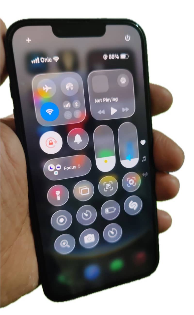 Iphone 16e 3