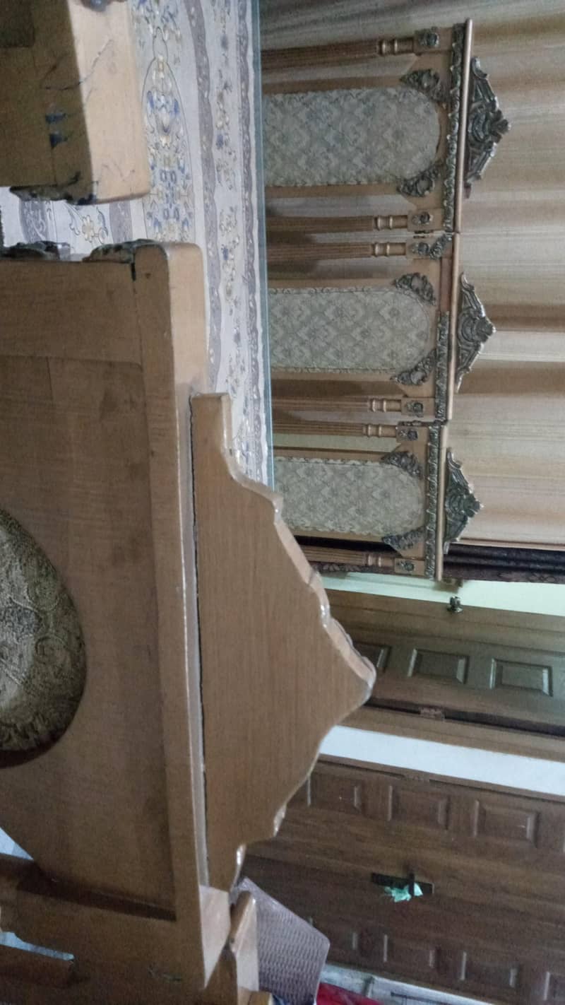 Royal dining table 6