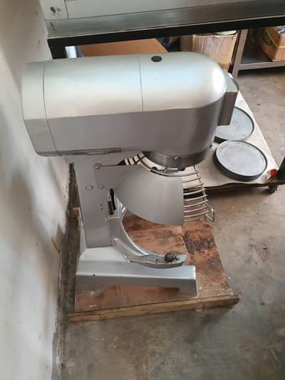 dough mixer anly 1 manth used sara sman sath mila ga