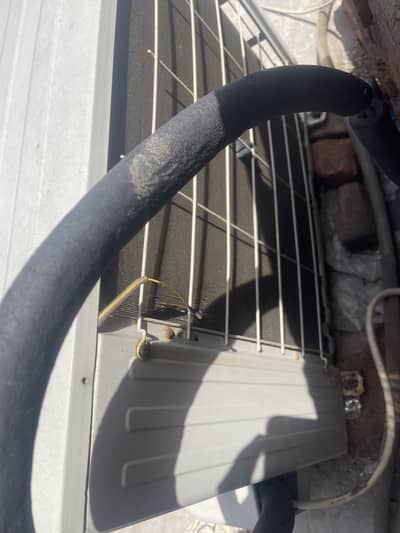 gree ac inverter 1 ton 10/9 all ok ha  ake chal ke chek kry