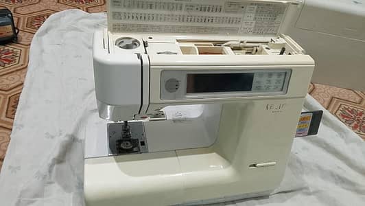 Sewing machine in excelent condition