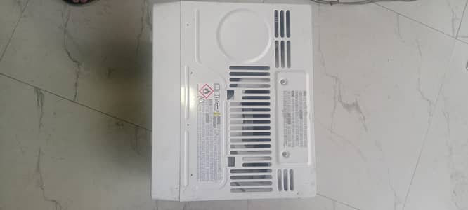 Midea Air Conditioner  – Powerful Cooling – Excellent Condition