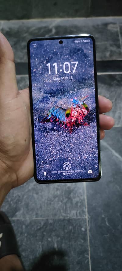 camon 20 8 256  in display finger print out standing moble