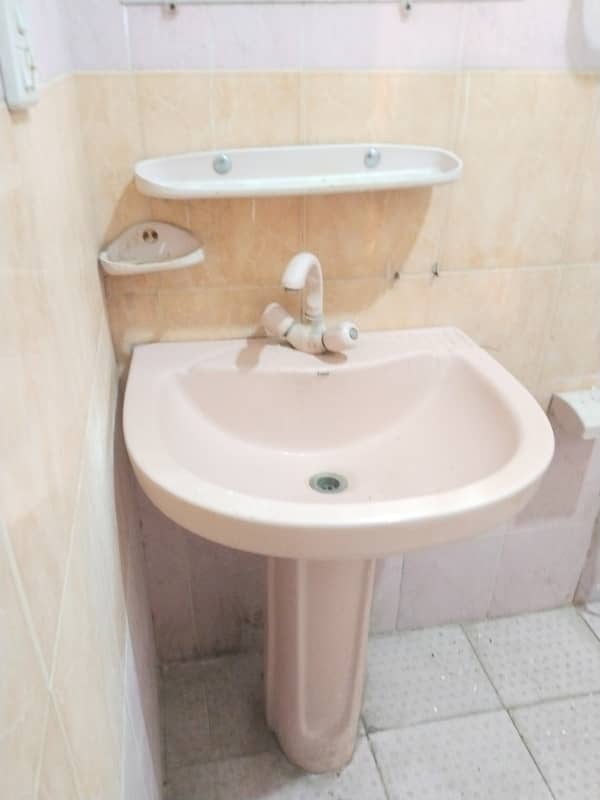 E11 10marla 3bed upper portion 1
