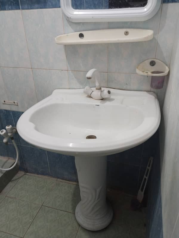 E11 10marla 3bed upper portion 8
