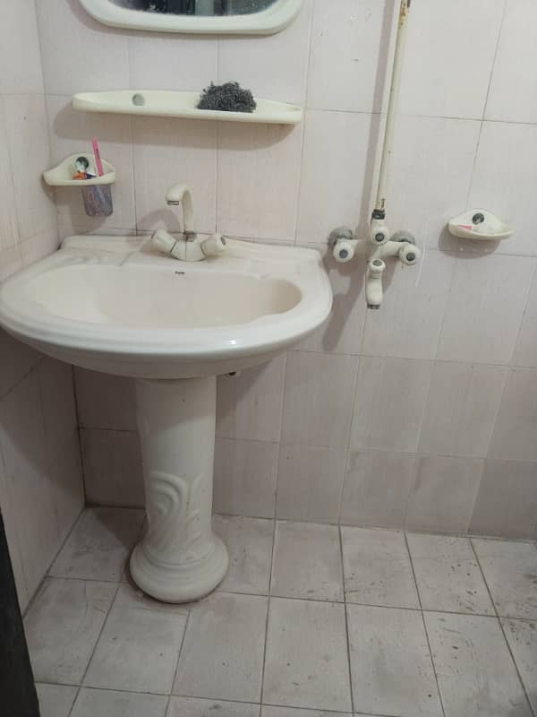 E11 10marla 3bed upper portion 15
