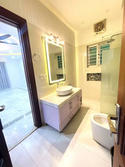 E11 lower ground 3bed furnished