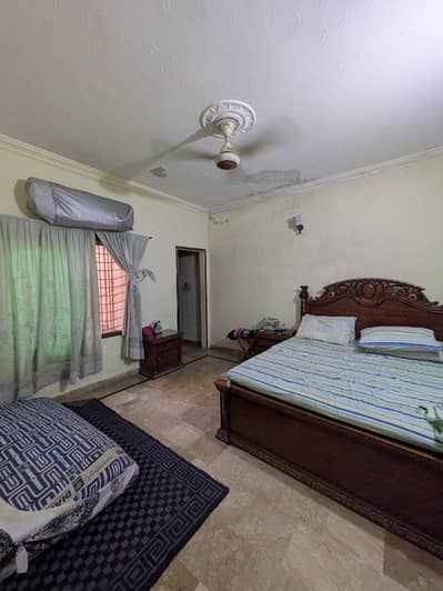 GIRVI 8 MARLA UPPER PORTION AVAILABLE FOR GIRVI RENT IN MILITARY ACCOUNTS COLLEGE ROAD LAHORE