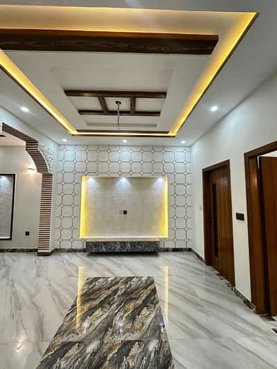 4 MARLA SLIGHTLY USED TRIPLE STOREY HOUSE AVAILABLE FOR SALE IN MILITARY ACCOUNTS COLLEGE ROAD LAHORE
