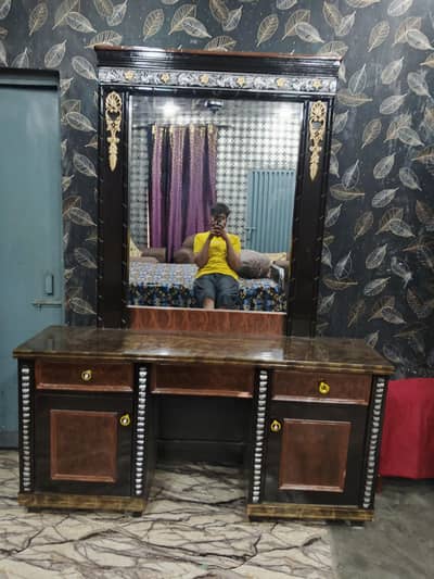 Royal Wooden Dressing Table With Large Mirror