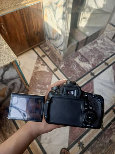 DSLR Canon 60D with 18.55 Lens
