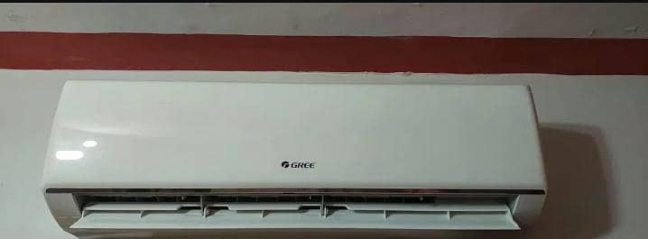 Gree 1.5 ton Dc inverter heat and cool good condition