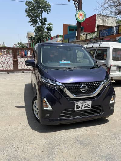 Nissan Dayz Highway Star pro Pilot
