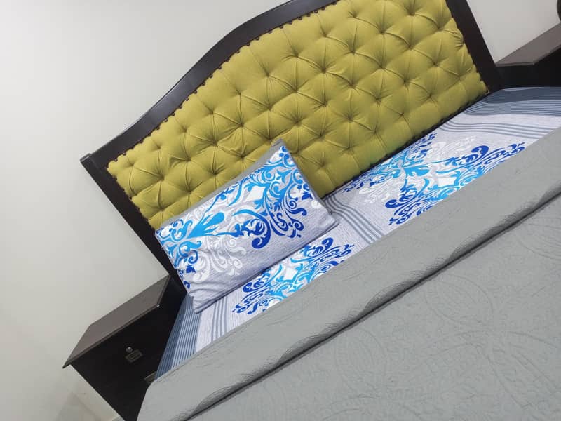 Excellent Condition  Bed set 4
