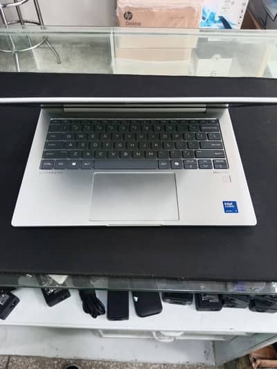 Hp Ultra 7 640 G11