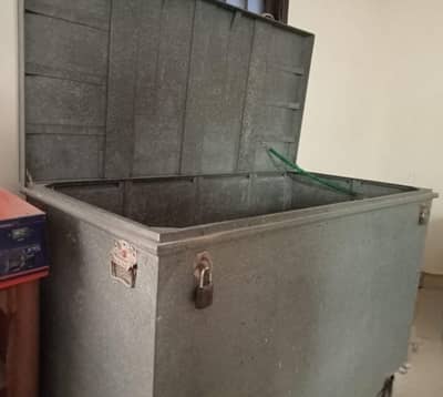 Best trunk Patti available also a hidden drawer available