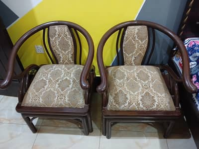 02 chairs for sale in very good condition