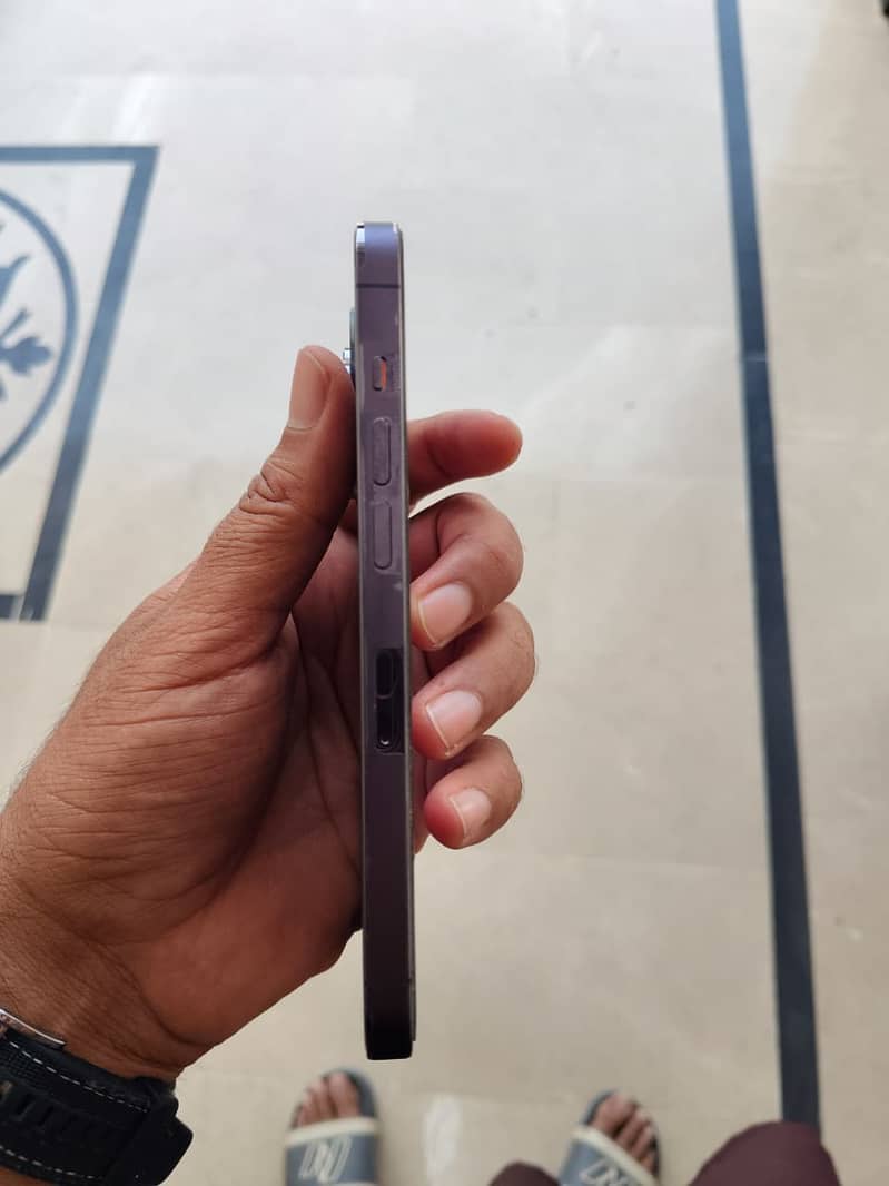 Apple iPhone 14 Pro 2