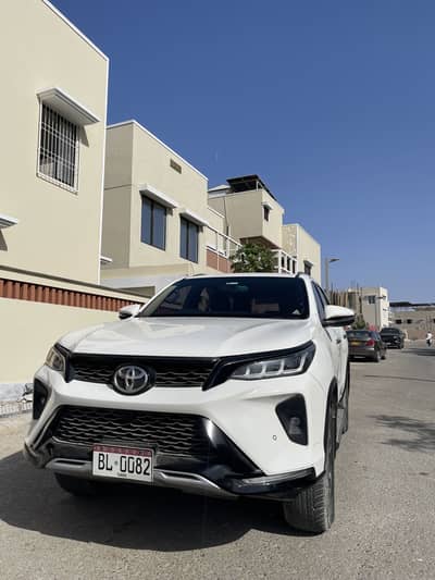 Toyota fortuner LEFENDER