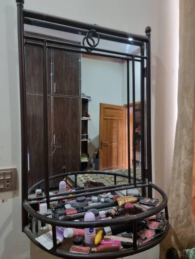 Complete iron bedroom set (king size bed with side tables + 2 chairs)