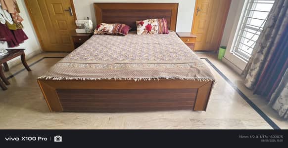 Wooden Bed King Size with Side Table Chest of Drawers