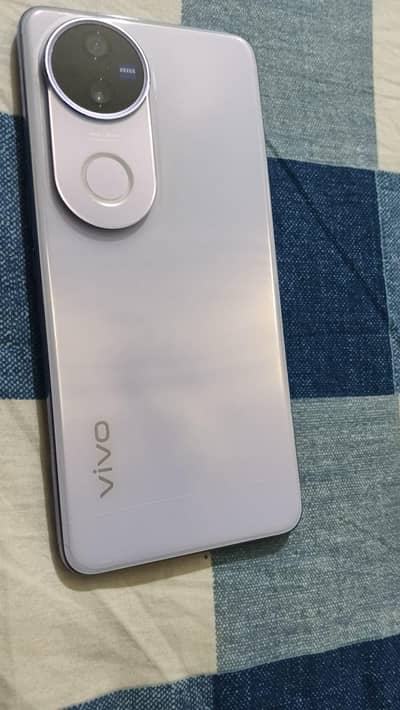 Vivo V50