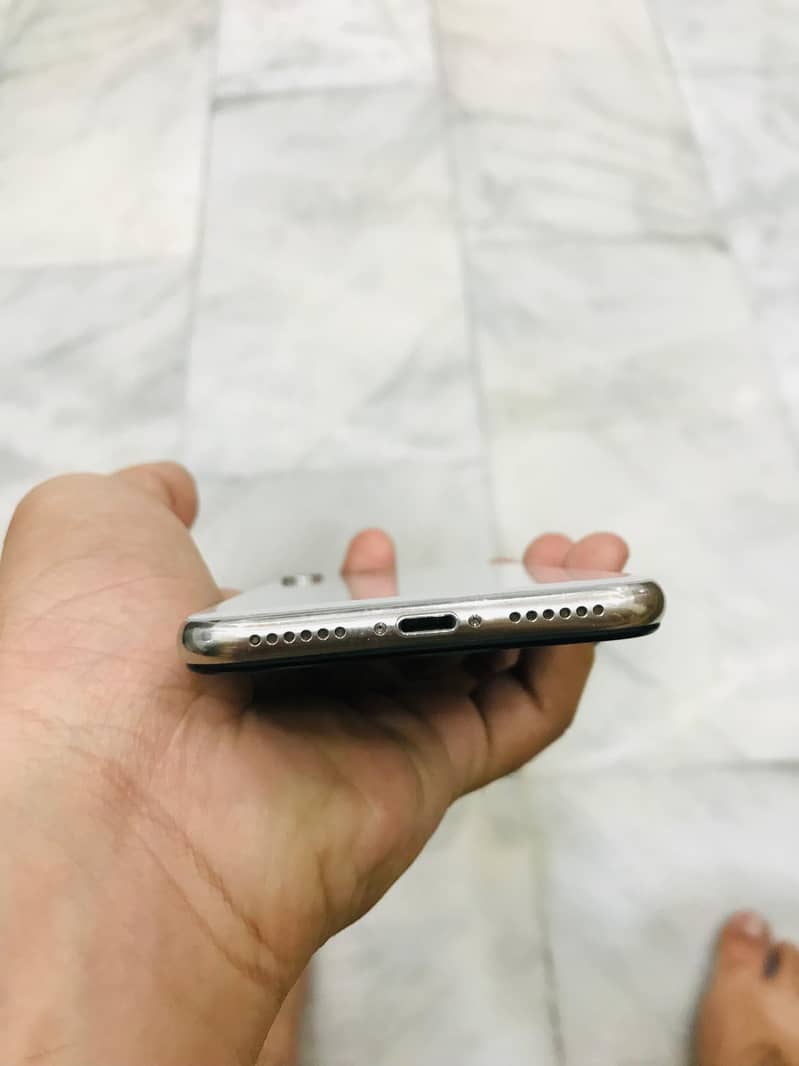 IPhone X 4