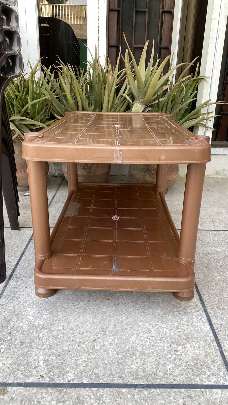 Plastic chairs & table 1