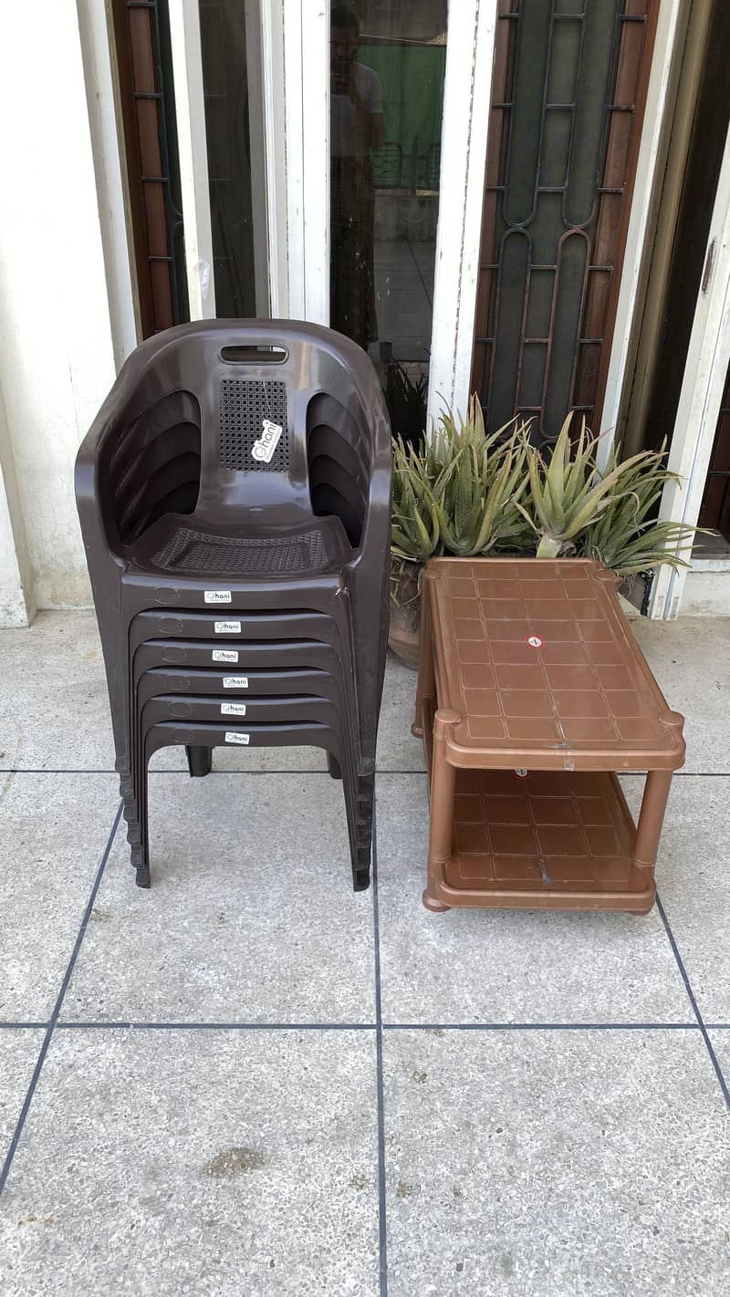 Plastic chairs & table 0