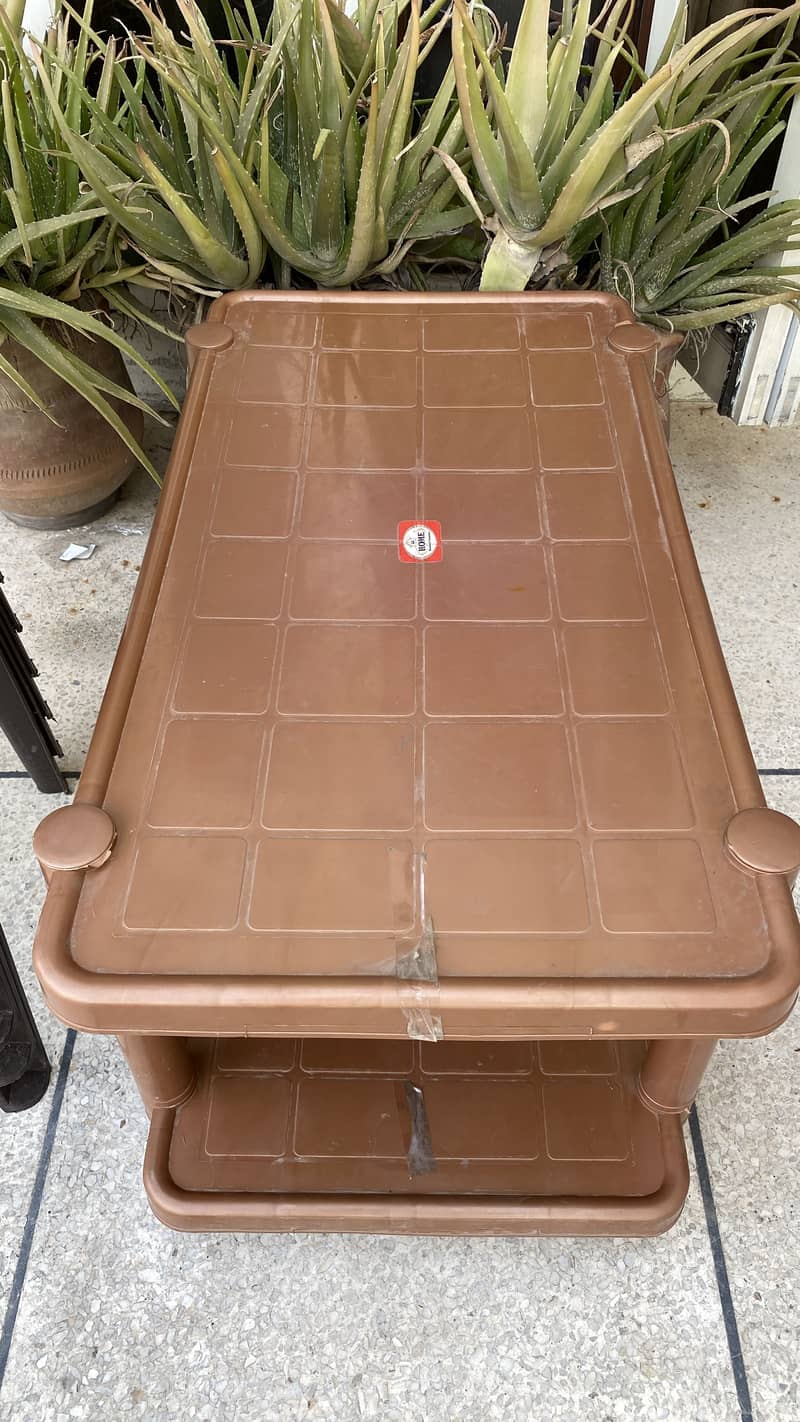 Plastic chairs & table 2