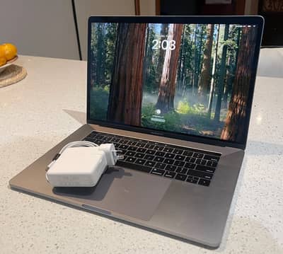 MacBook Pro 2019 (A1990) Core i9 9th-Generation Intel 32GB DDR4 512GB