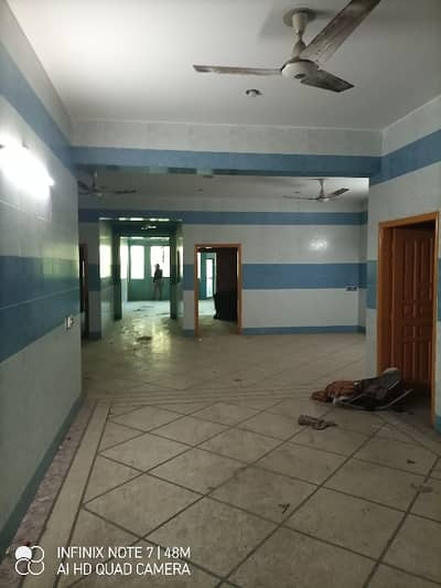 1 Kanal Commercial Building For Sale