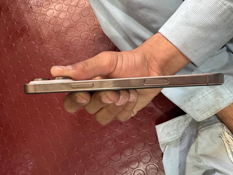 iphone 16 pro max 2