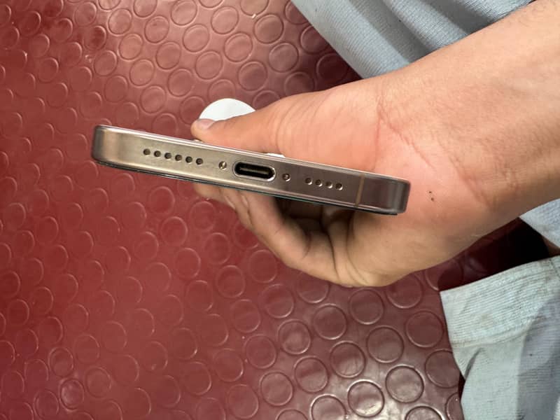 iphone 16 pro max 4