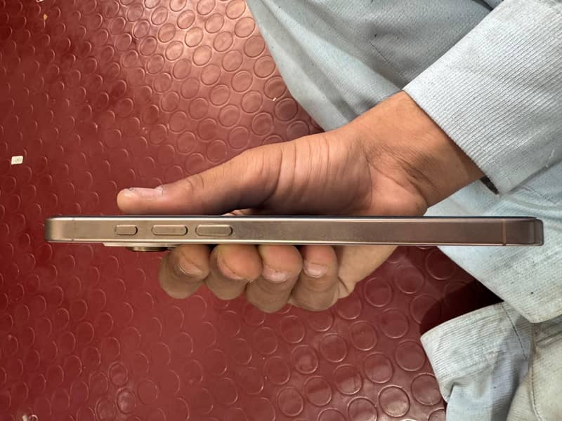 iphone 16 pro max 6