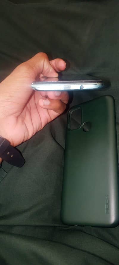 Infinix hot 11 Play 4/64 6000mah bantry condition