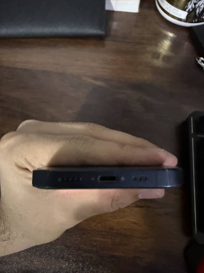 iPhone 14 3