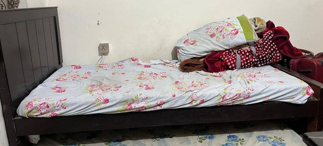 SINGLE BED ( GOOD CONDITION) 2