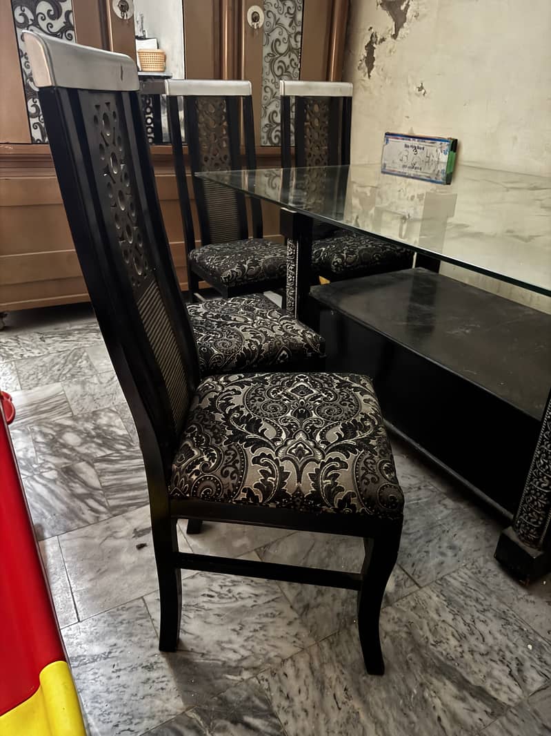 Dining table 0