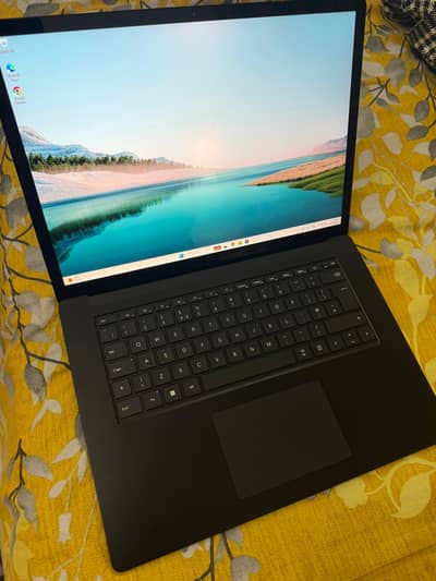 Microsoft Surface Laptop 5 15” Intel Evo Core i7 | 32GB | 1TB | Black