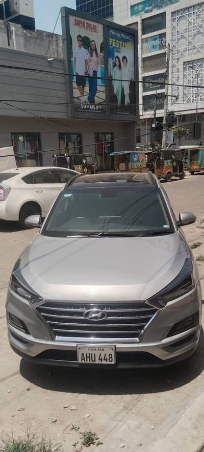 tucson awd first owner bumper to bumper janin. scrathless condition
