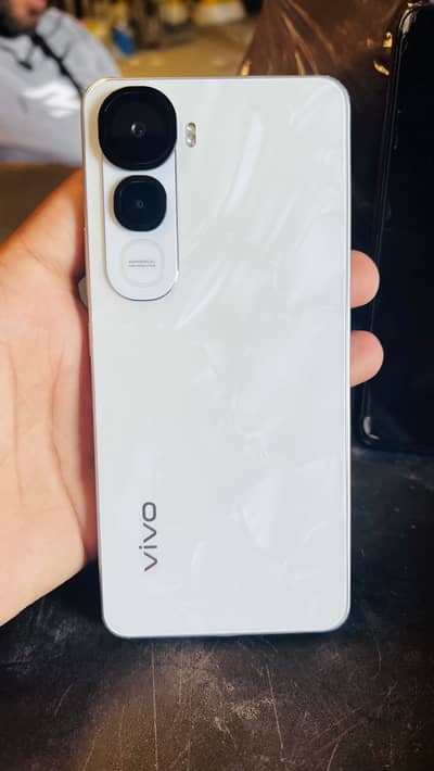 VivoY400 8+ 256  only 20 dys yosd 03400469177 for contect