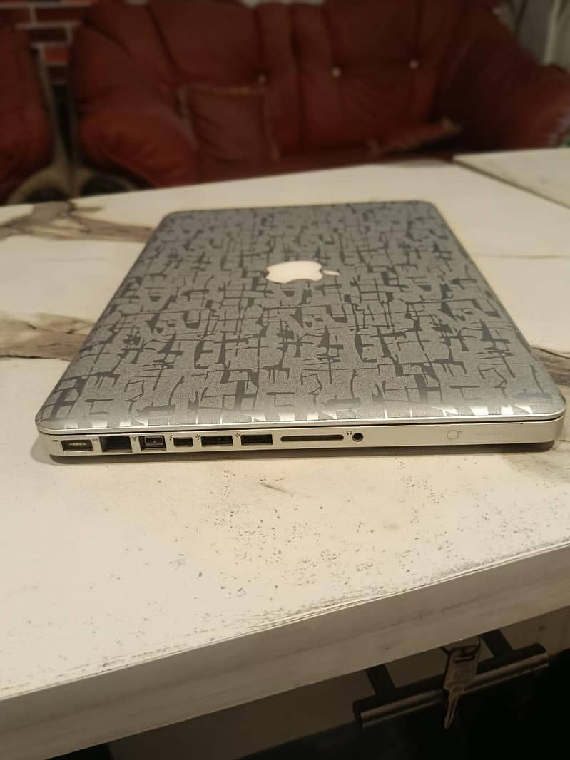 Apple MacBook Pro 1